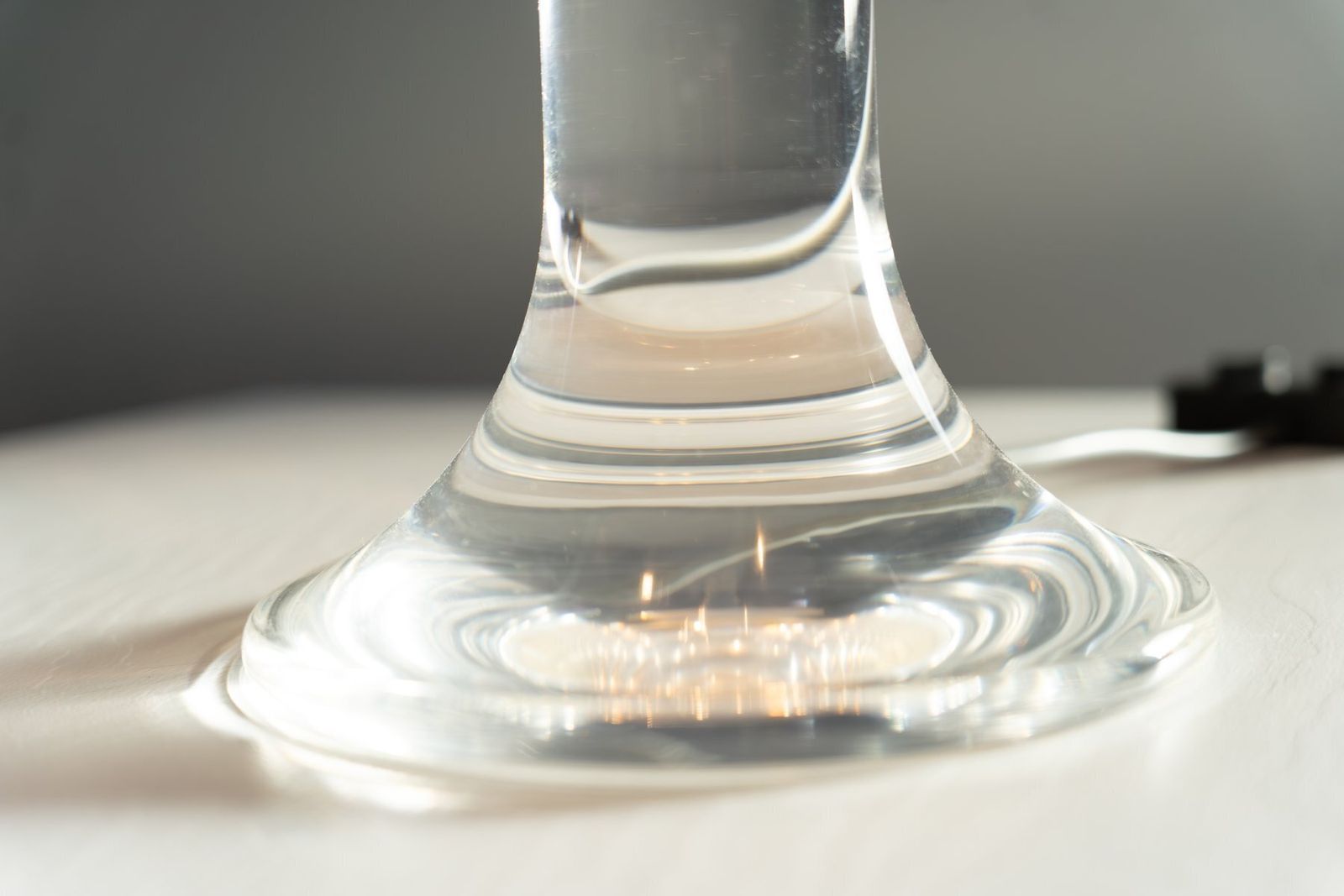Acrylic Glass Table Lamps By Luigi Massoni For Guzzini, Italy, 1970s, Set Of 2 photo vinterior
