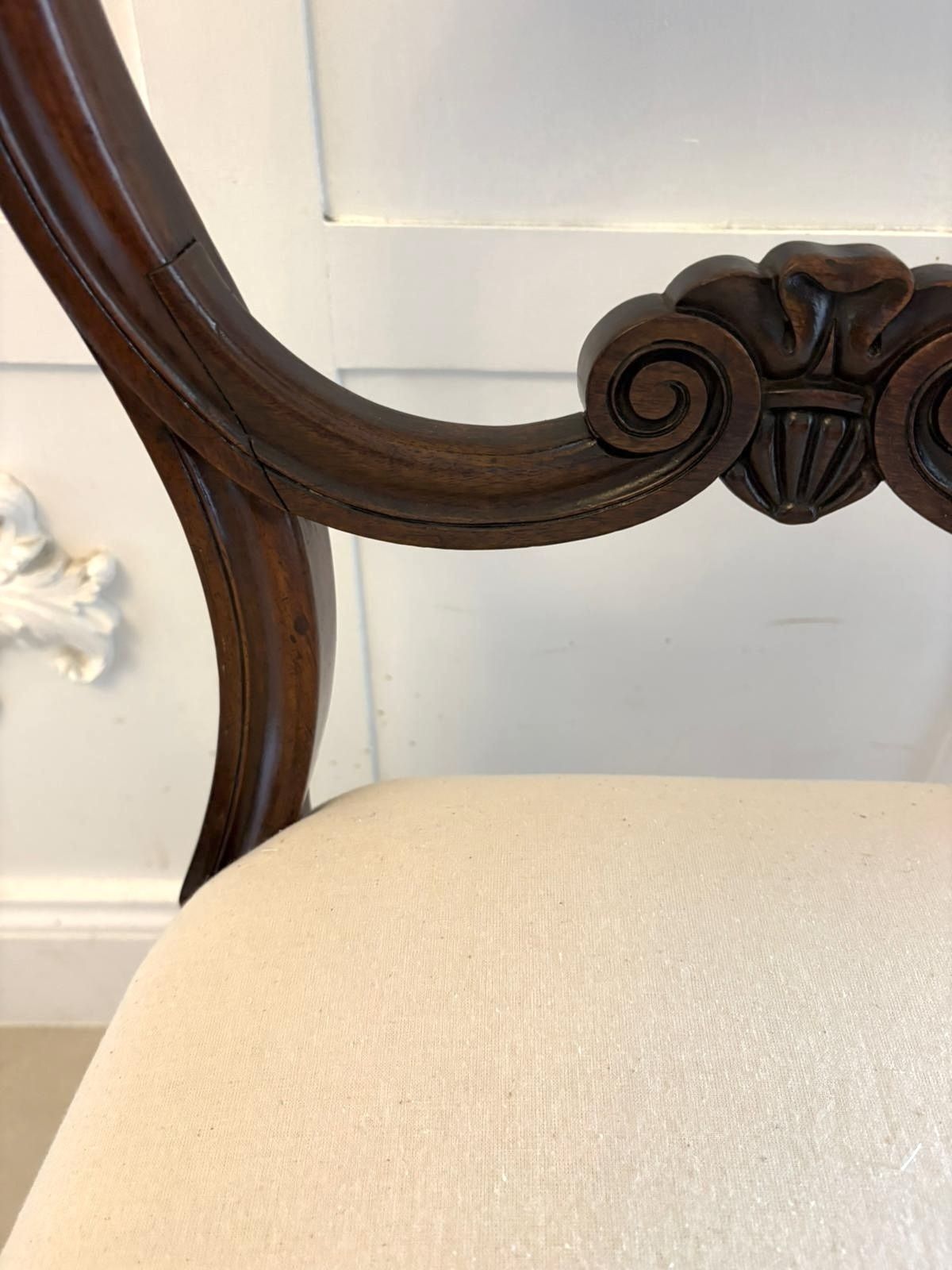photo vinterior Antique Set Of 10 English 19th Century Carved Mahogany Dining Chairs