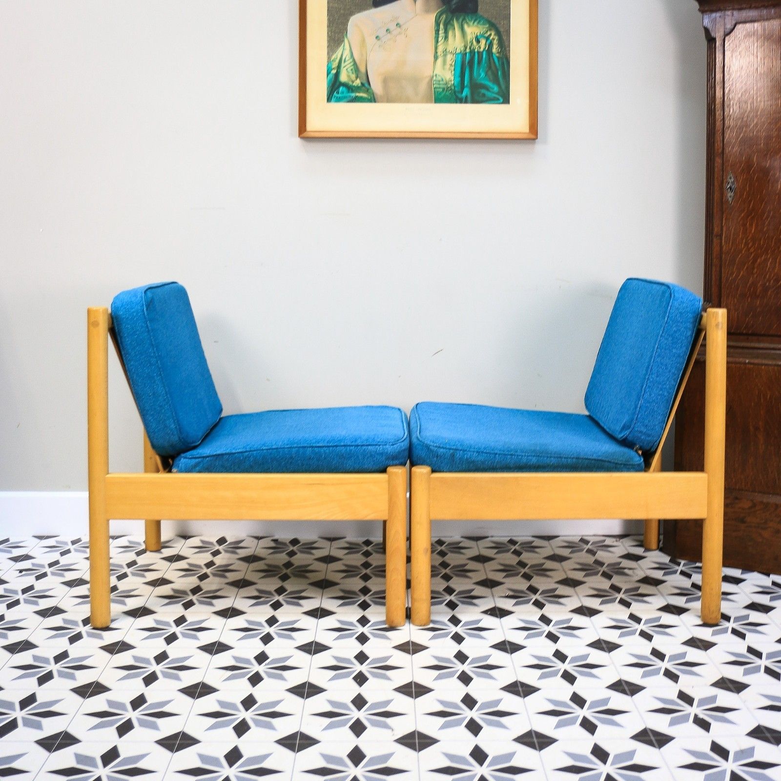 photo vintage Ercol 747 Modular Lounge Chairs Set Of 2 In A Teal Blue.