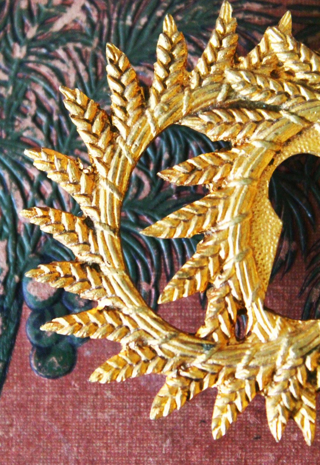 Grande entrée de serrure d'époque en bronze doré, style Régence Empire, double couronne de laurier, quincaillerie ancienne photo for sale