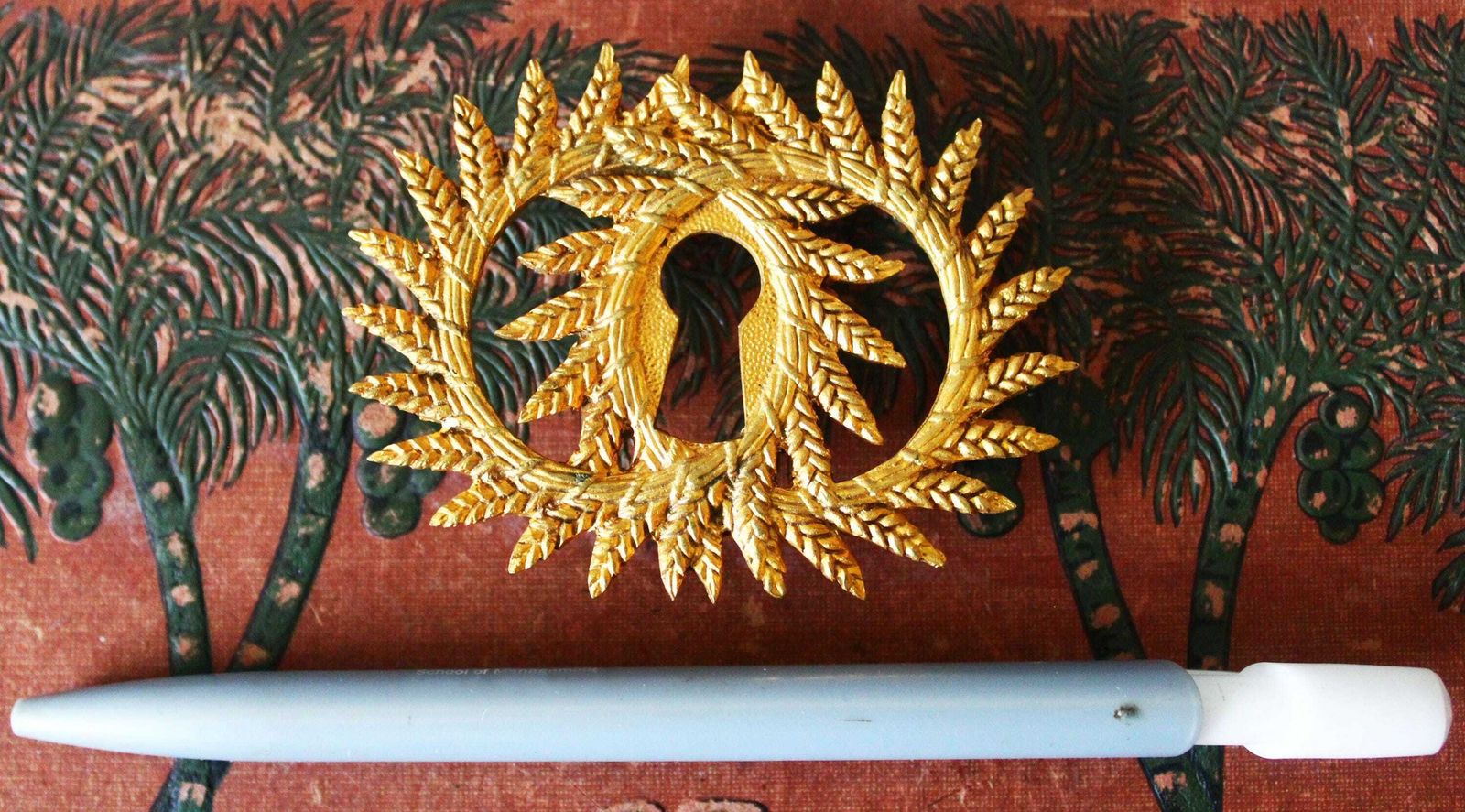 Large Antique French Gilt Bronze Furniture Escutcheon Keyhole Cover, Regency Empire, Twin Laurel Wreath, Hardware Restoration Embellissement photo vinterior