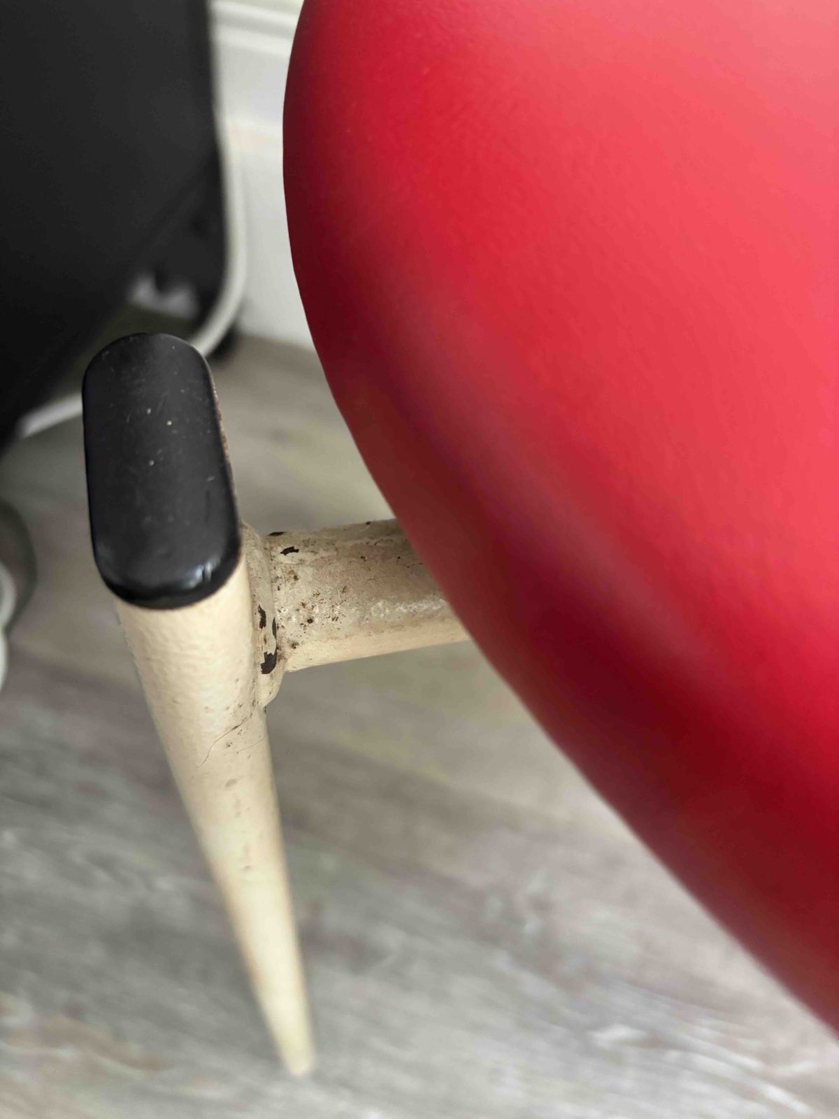 Memphis Style 1980s Tubular Metal And Leather Chair photo vinterior