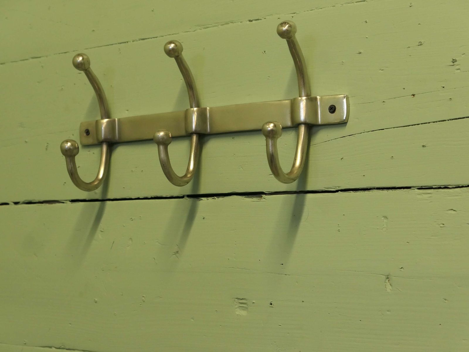 Very Stylish Chrome Cloakroom Coat Rack The Rack Has 3 Double Swan Neck Hooks