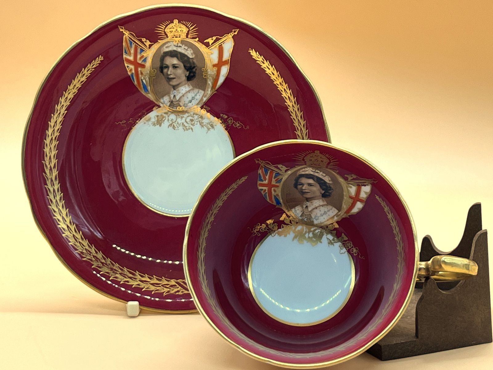 Aynsley China Queen Elizabeth 11 Coronation 2 June 1953 Commemorative Tea Cup & Saucer Duo. photo furniture