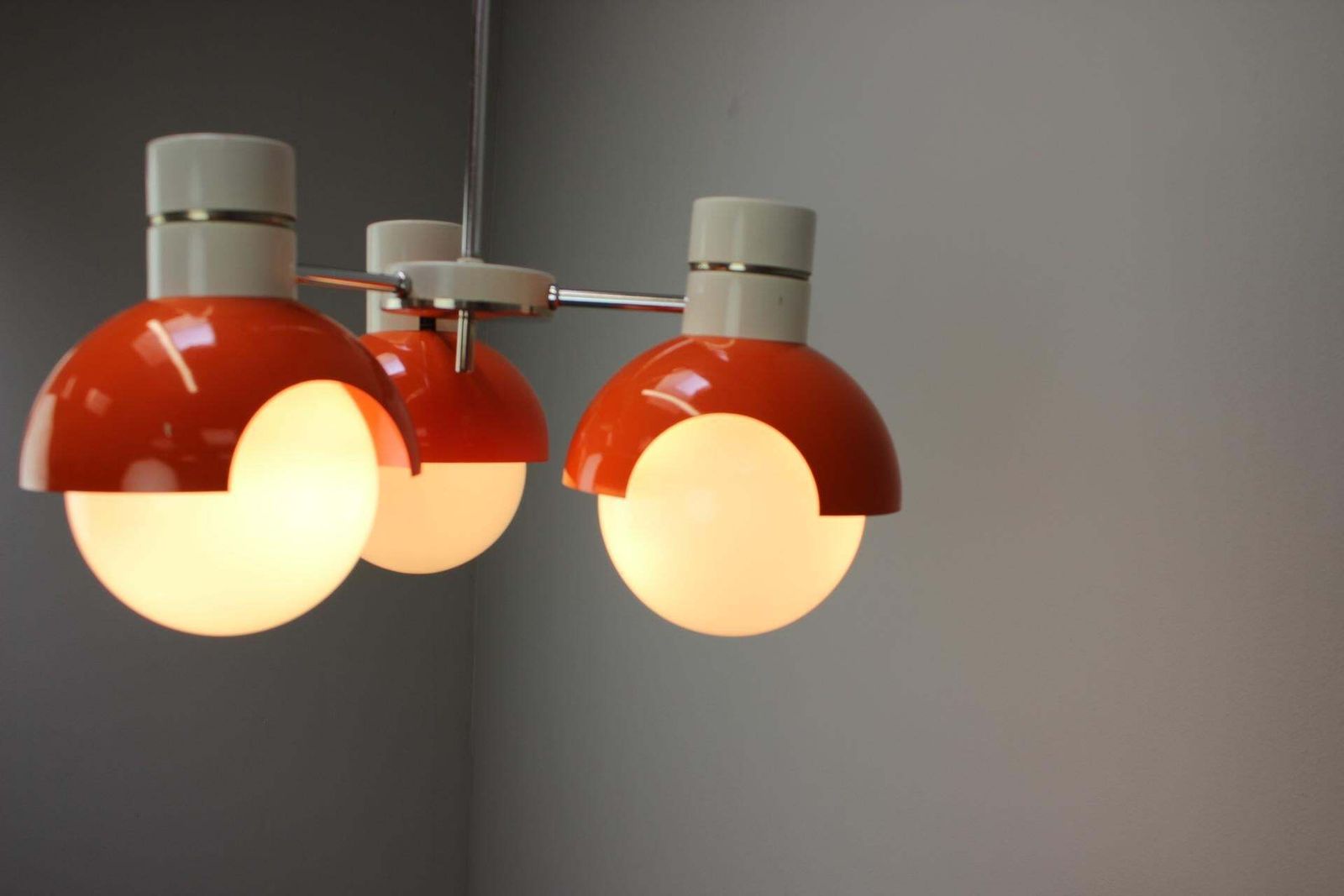 photo vintage 1970s Czechoslovak Napako Space Age Orange And Opaline Glass Chandelier