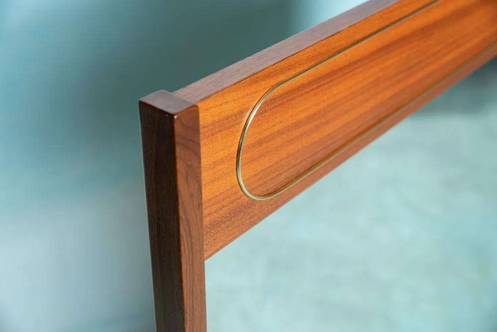 Scandinavische Vintage Design Spiegel, Teakhouten Mid Century Spiegel. photo Woonaccessoires
