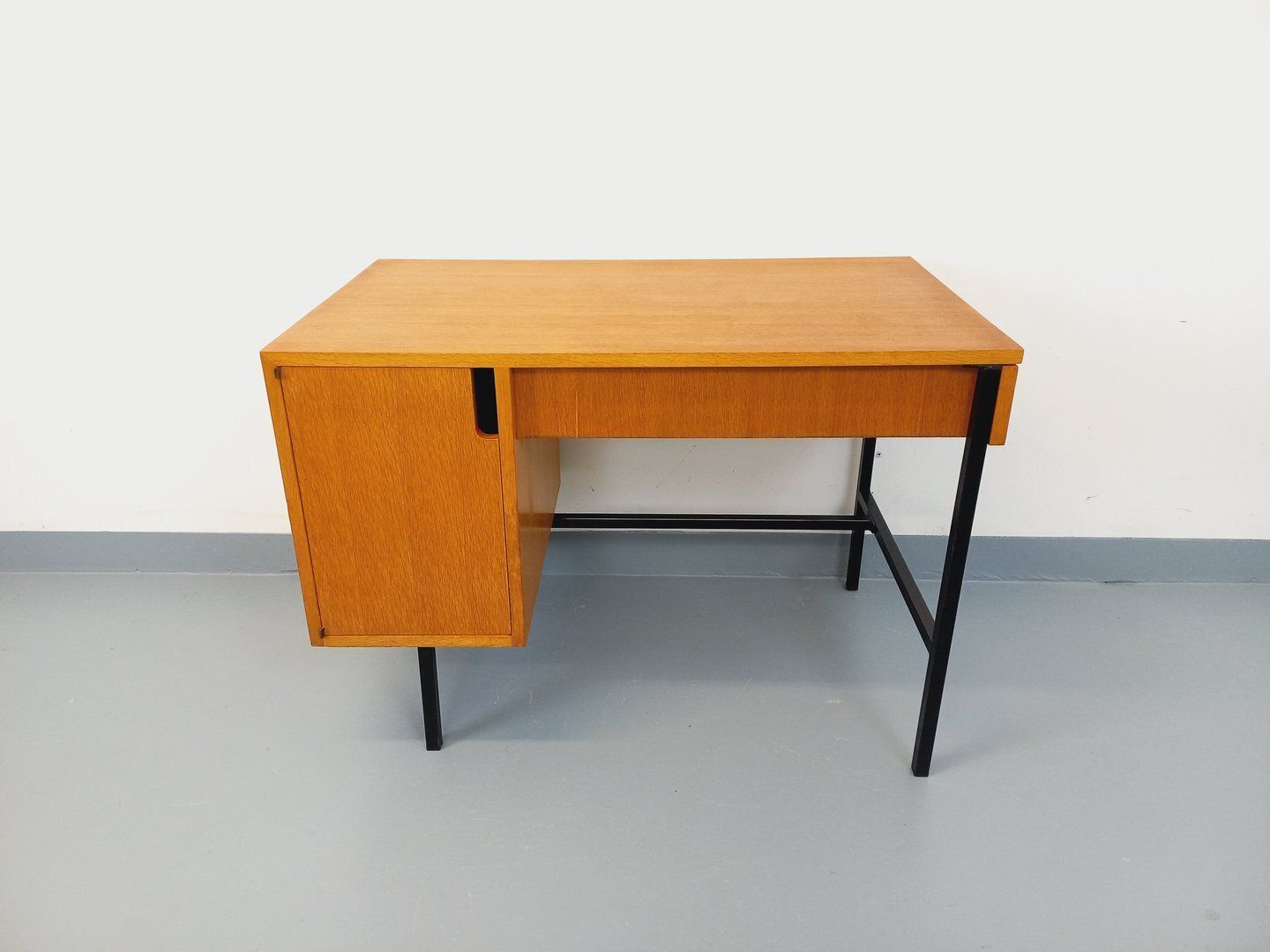 photo vintage Jacques Hitier Modernist Desk In Oak And Metal