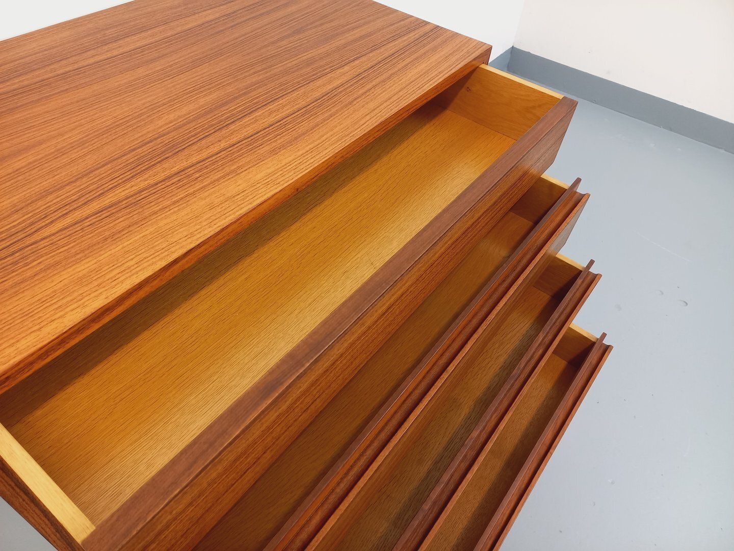 photo furniture Modernist Scandinavian Chest Of Drawers In Rosewood And Metal