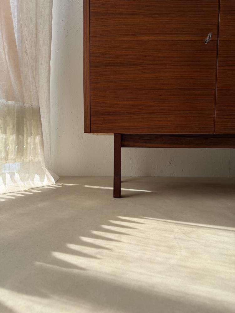 photo for sale Vintage Minimalistisch Dressoir Jaren 1960 Walnoot