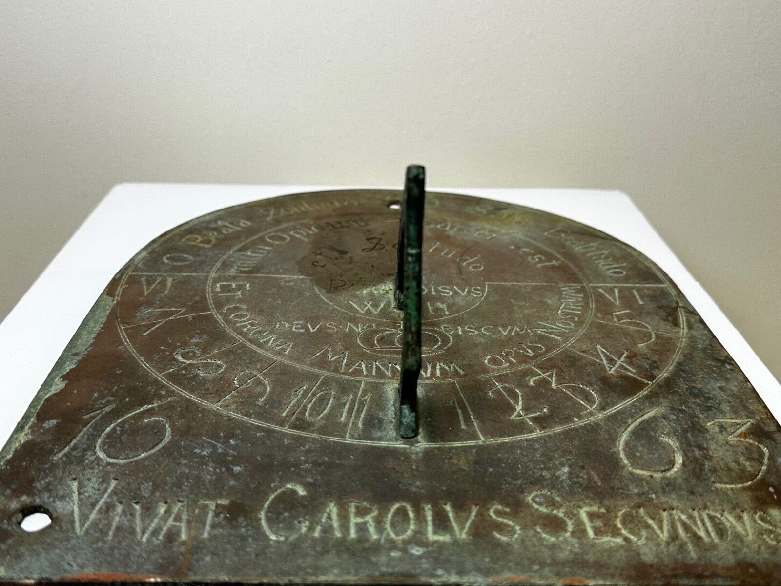 17th Century Bronze Garden Sundial Plate Gnomon Timepiece King Charles II Lives photo furniture