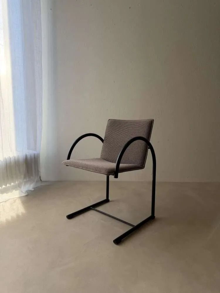 Set Van Vier Metaform Cirkel Eetkamerstoelen, Jaren 1980 photo furniture