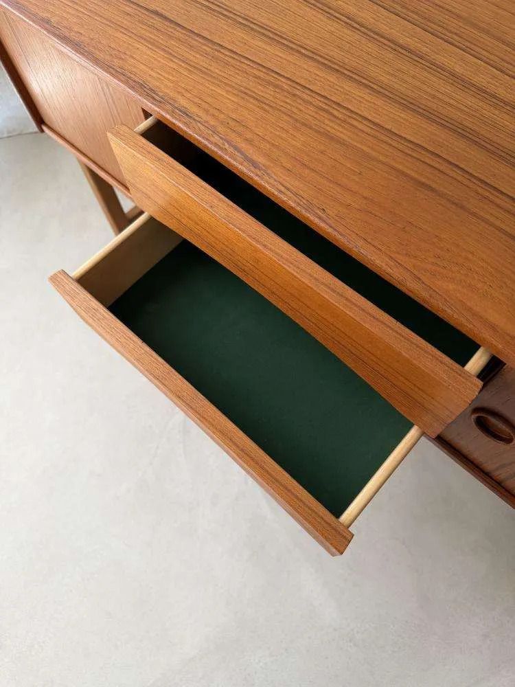 Meubels Scandinavisch Teakhouten Dressoir Ca. Jaren 1960 – Compact Deens Design photo