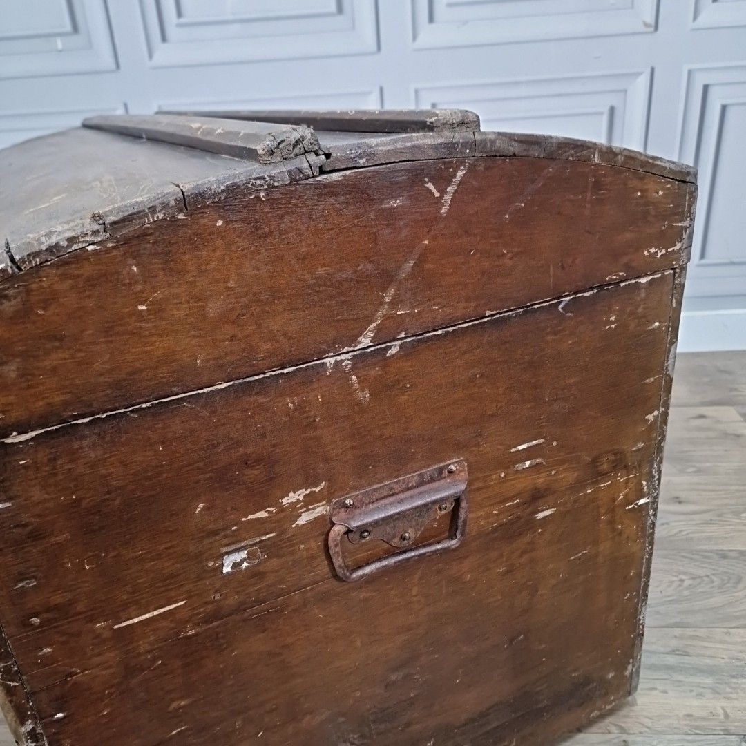 photo vinterior Antique Rustic Wooden Chest – Blanket Box / Trunk Metal Handles Dome Top Storage
