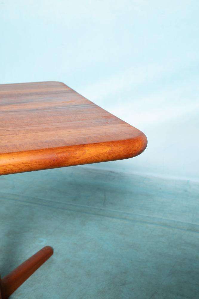 1203.0 Deens Design Eettafel, Nagezien En Opgeknapt – Teak Eettafel Uit De Jaren Zestig. photo