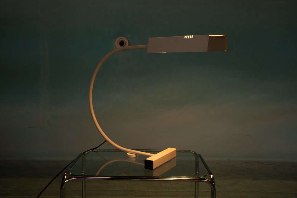 photo furniture Vintage Booglamp Tafelmodel, Jaren 60/70 Memphis Bureaulamp.