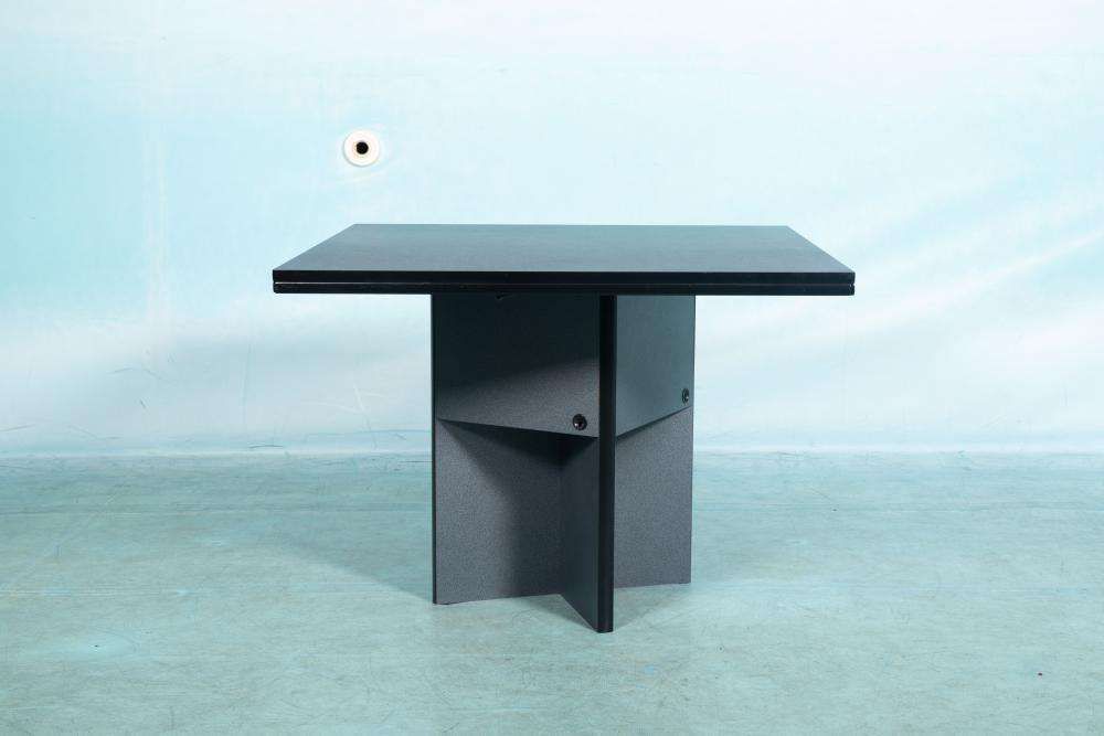 Postmodern Eettafel Hennie De Jong, Minimalistische Eettafel. photo 456.0