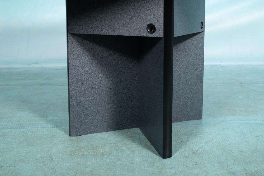 456.0 Postmodern Eettafel Hennie De Jong, Minimalistische Eettafel. photo