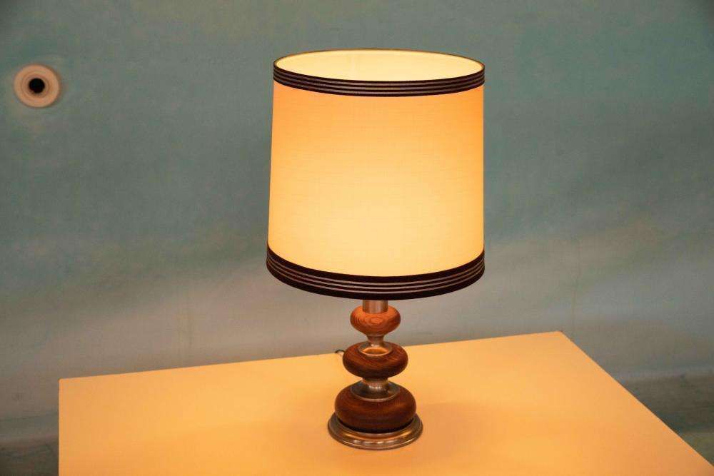 photo vinterior Bohemian Tafellamp Jaren 1960 – Space Age Houten Nachtkastlamp