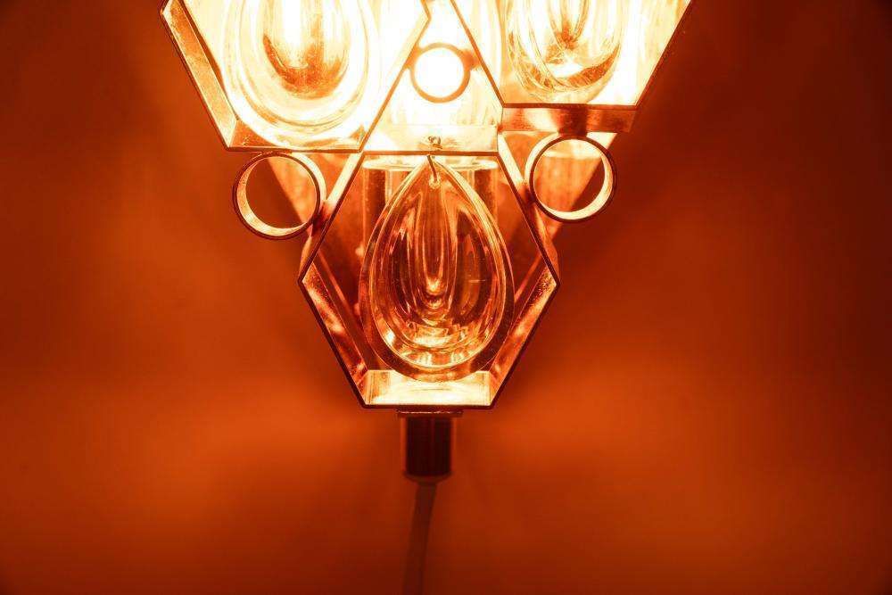 photo vintage Vintage Messing & Kristallen Wandlamp Jaren 1960, Regency Messing Lamp