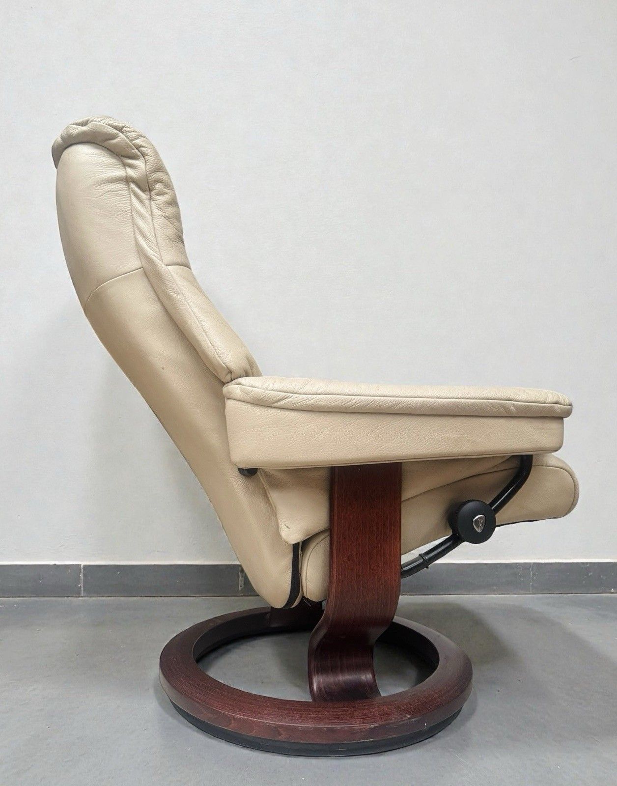 Ekorness Stressless Reclining Armchair And Footstool Mayfair Range Super Quality photo for sale