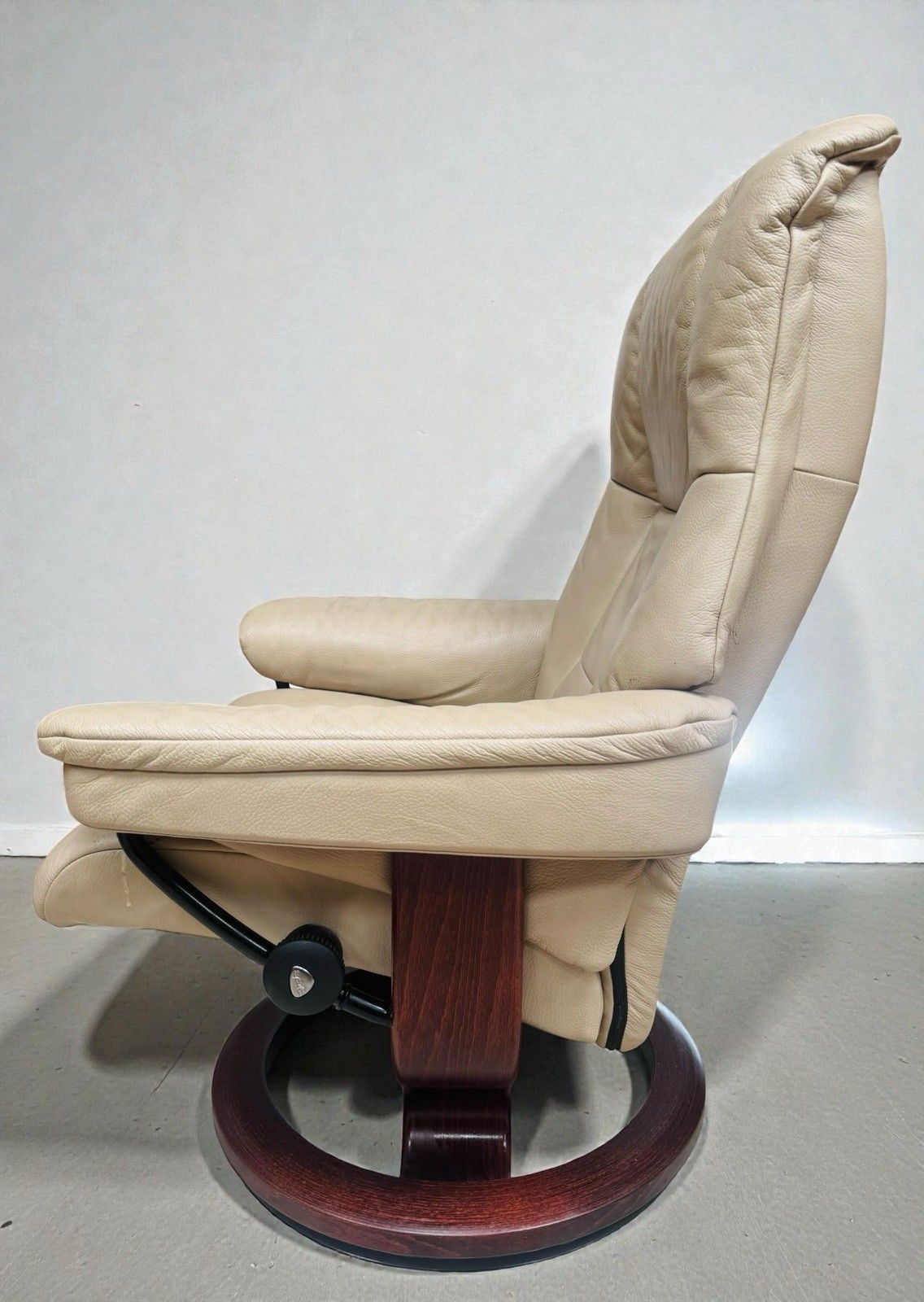 Ekorness Stressless Reclining Armchair  Mayfair Range Super Quality photo for sale