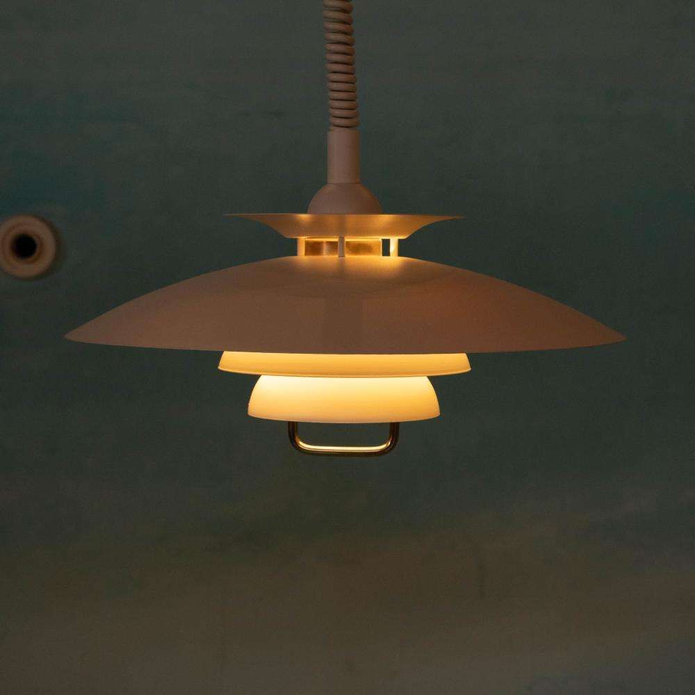 photo vinterior Vintage Scandinavische Schaalvormige Lamp, Minimalistische Mid Century Hanglamp