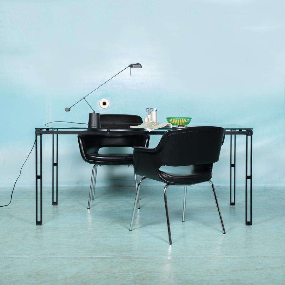 Minimalistische Glazen Eettafel Met Metalen Onderstel, Mid Century Modern Jaren 1980 photo Meubels
