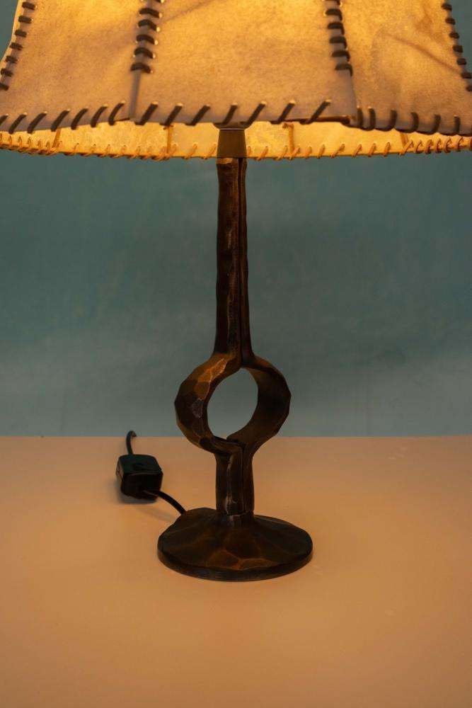 Brutalistische Bronzen Tafellamp, Sculptuurontwerp Jaren 1970 photo for sale