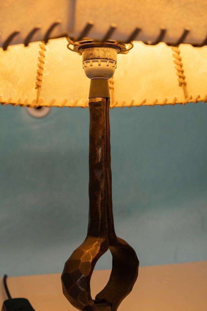 photo vinterior Brutalistische Bronzen Tafellamp, Sculptuurontwerp Jaren 1970
