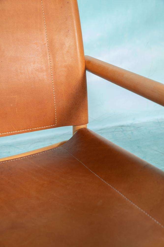 photo furniture Deense Safari Fauteuil Beukenhout Leer Jaren 1970
