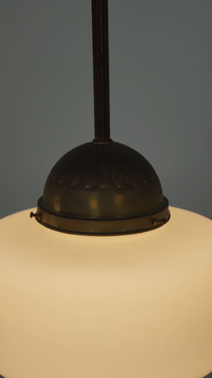 Klassieke Vintage Hanglamp Met Glas En Messing photo buy