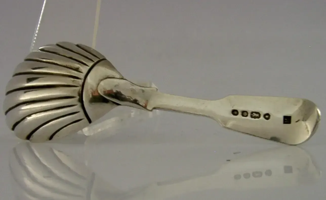 Cuillère à thé victorienne en argent massif sterling, bol en coquille Saint-Jacques, 1849 photo 78.0