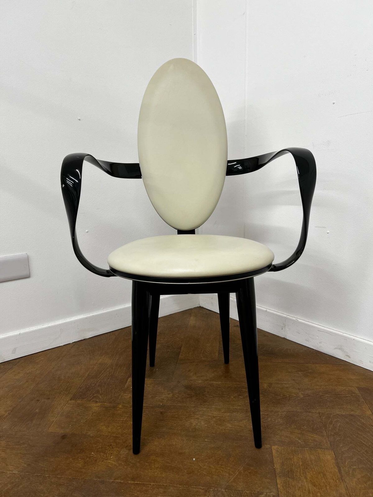 Designer Italian Reflex Bastide Cream Leather Chair Designed By Andree Putman (3 X Available) photo for sale