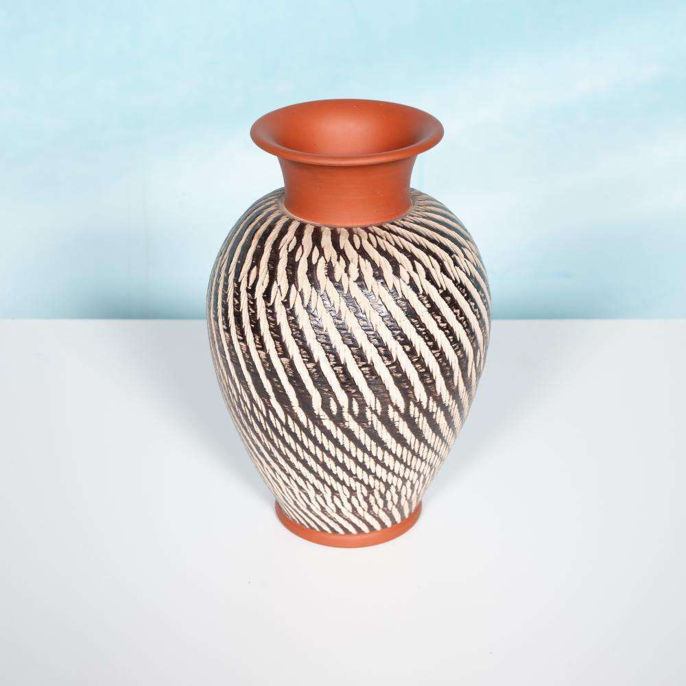 Vintage Wekara Sgraffito Vaas, Minimalistische Keramische Vaas photo furniture