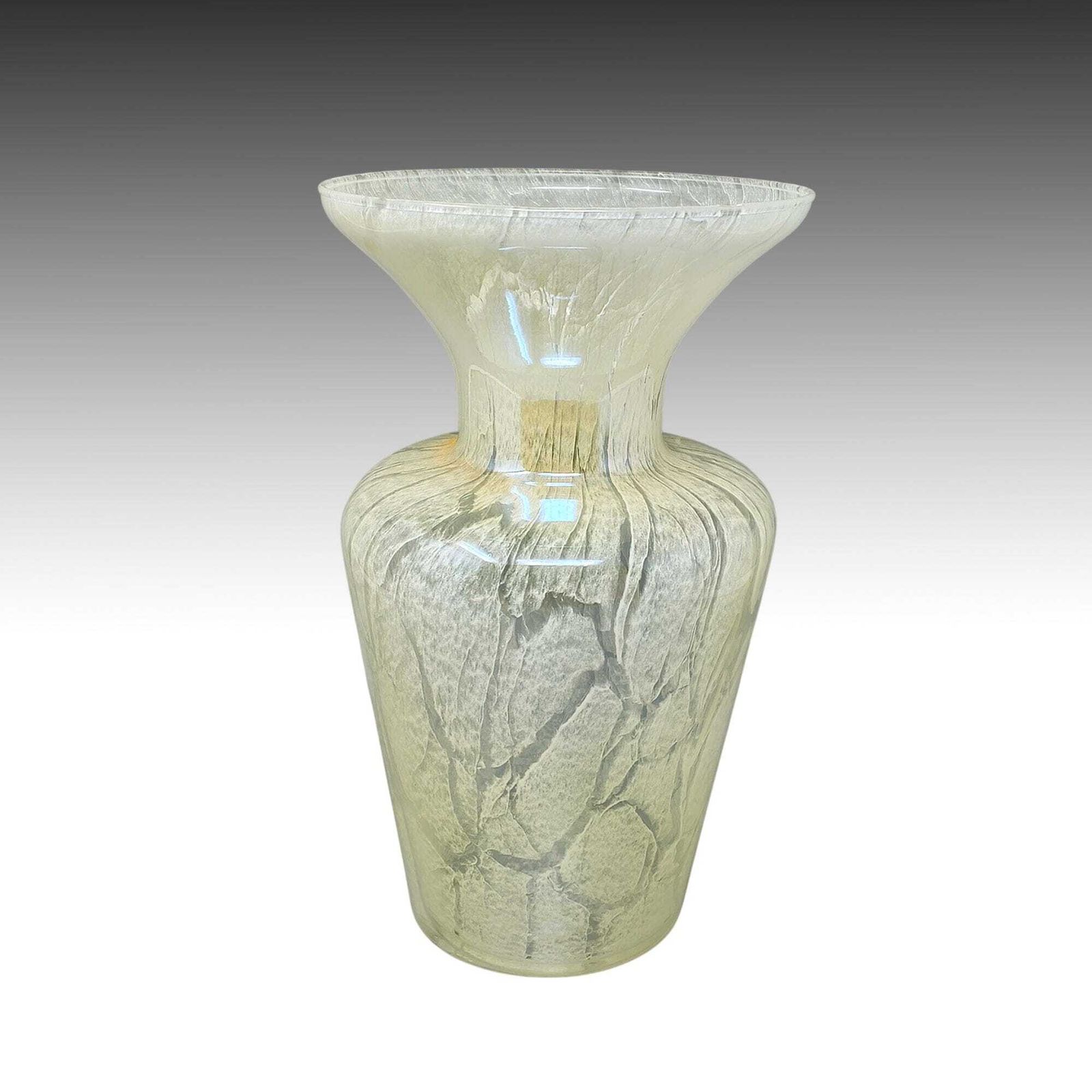 Vase de luxe en verre de Murano vert, fait main, par Maestro Del Vetro, années 1970. Fabriqué en Italie. photo furniture