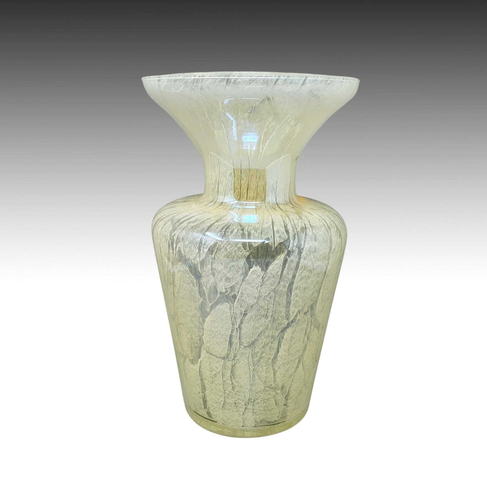 1970s Luxury Handcrafted Green Vase In Murano Glass By Maestro Del Vetro. Made In Italy. photo 396.0