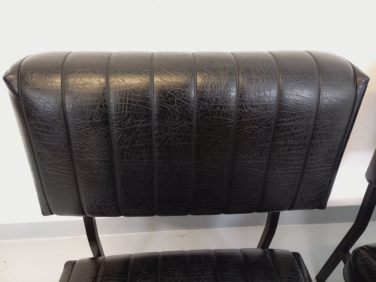 823.0 2 Modernist Armchairs In Black Imitation Leather And Metal photo
