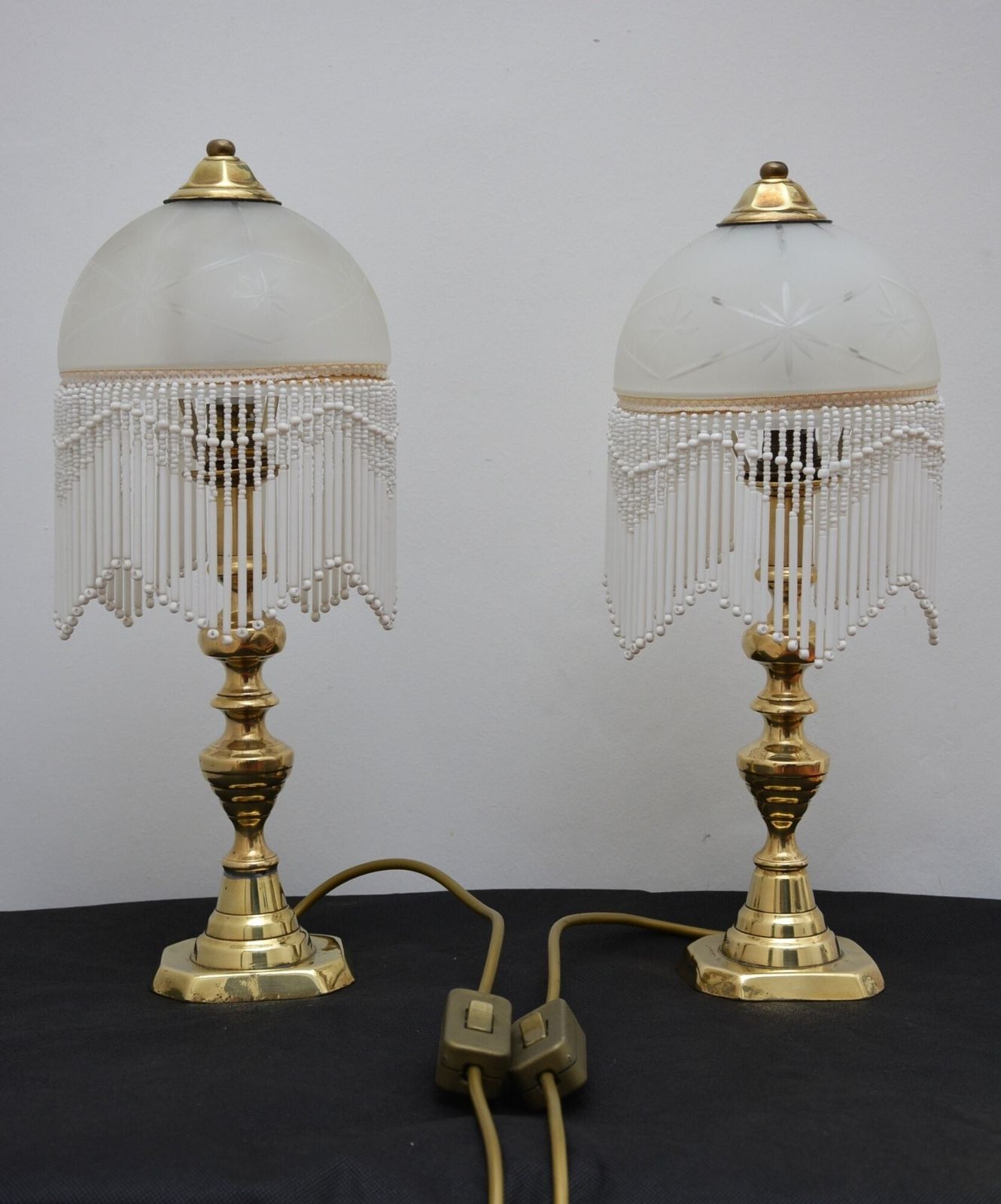 photo vinterior Pair Of Victorian Table Lamps In Brass.