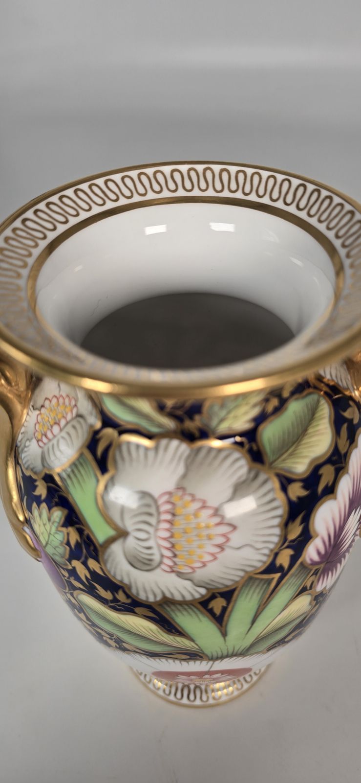 photo vintage 19th Century Hand Painted Spode China Vase Circa 1890, English