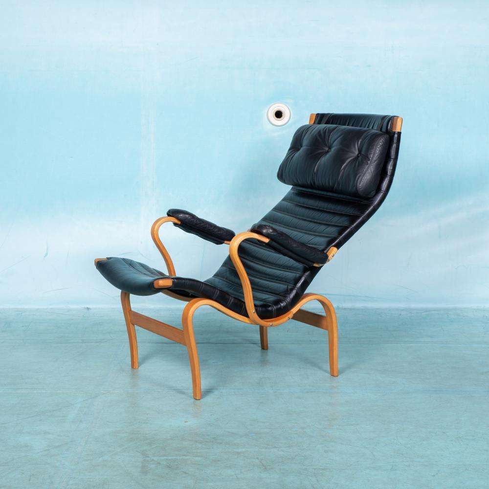 photo furniture Design Lounge Fauteuil & Ottoman 70s Bruno Mathsson Pernilla