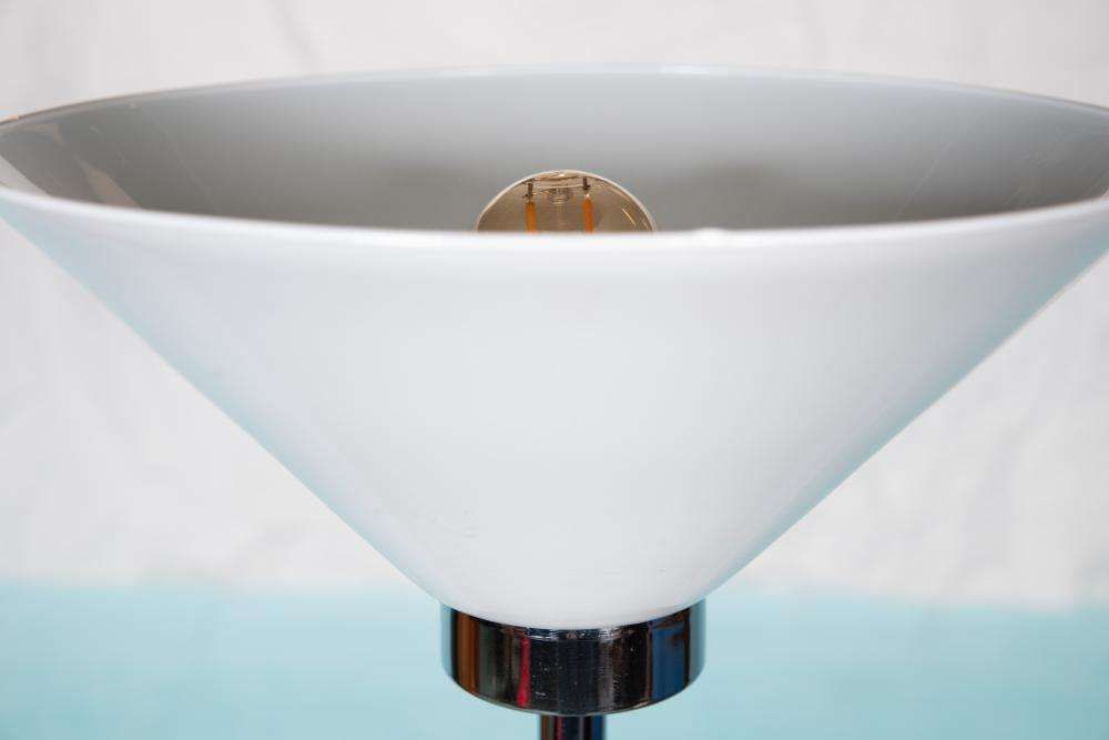 Vintage Vloerlamp Met Matglazen Kap En Chroom, Minimalistische Uplighter photo Verlichting
