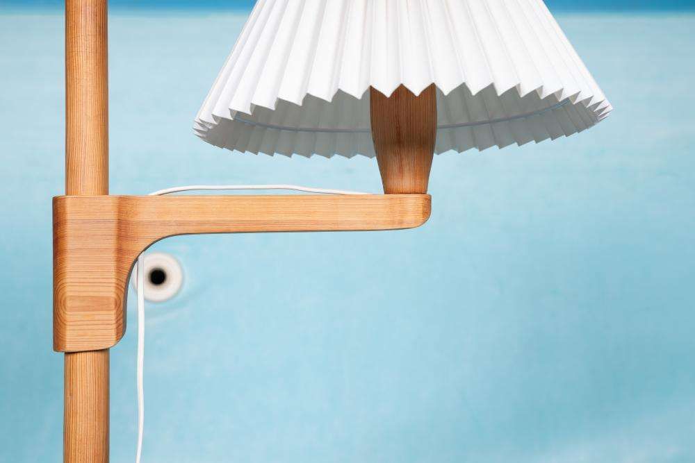 Minimalistische Carl Malmsten Vloerlamp – Grenen Vloerlamp, Zweden photo for sale