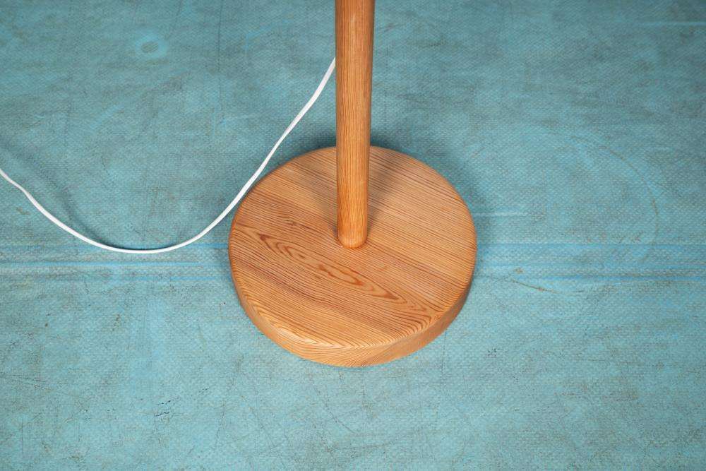 photo furniture Minimalistische Carl Malmsten Vloerlamp – Grenen Vloerlamp, Zweden