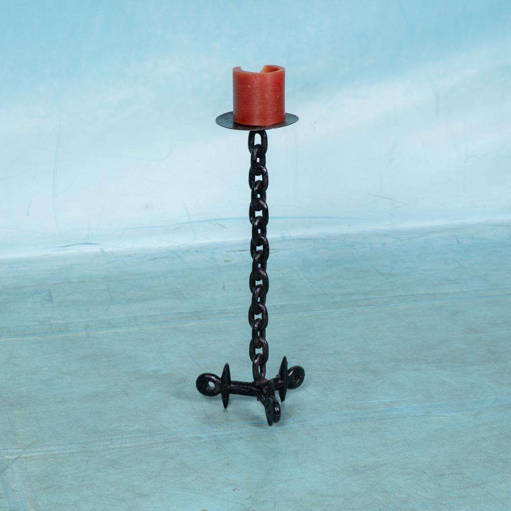 Brutalistisch Metalen Kandelaar, Minimalistische Ijzeren Kaarsenhouder photo furniture