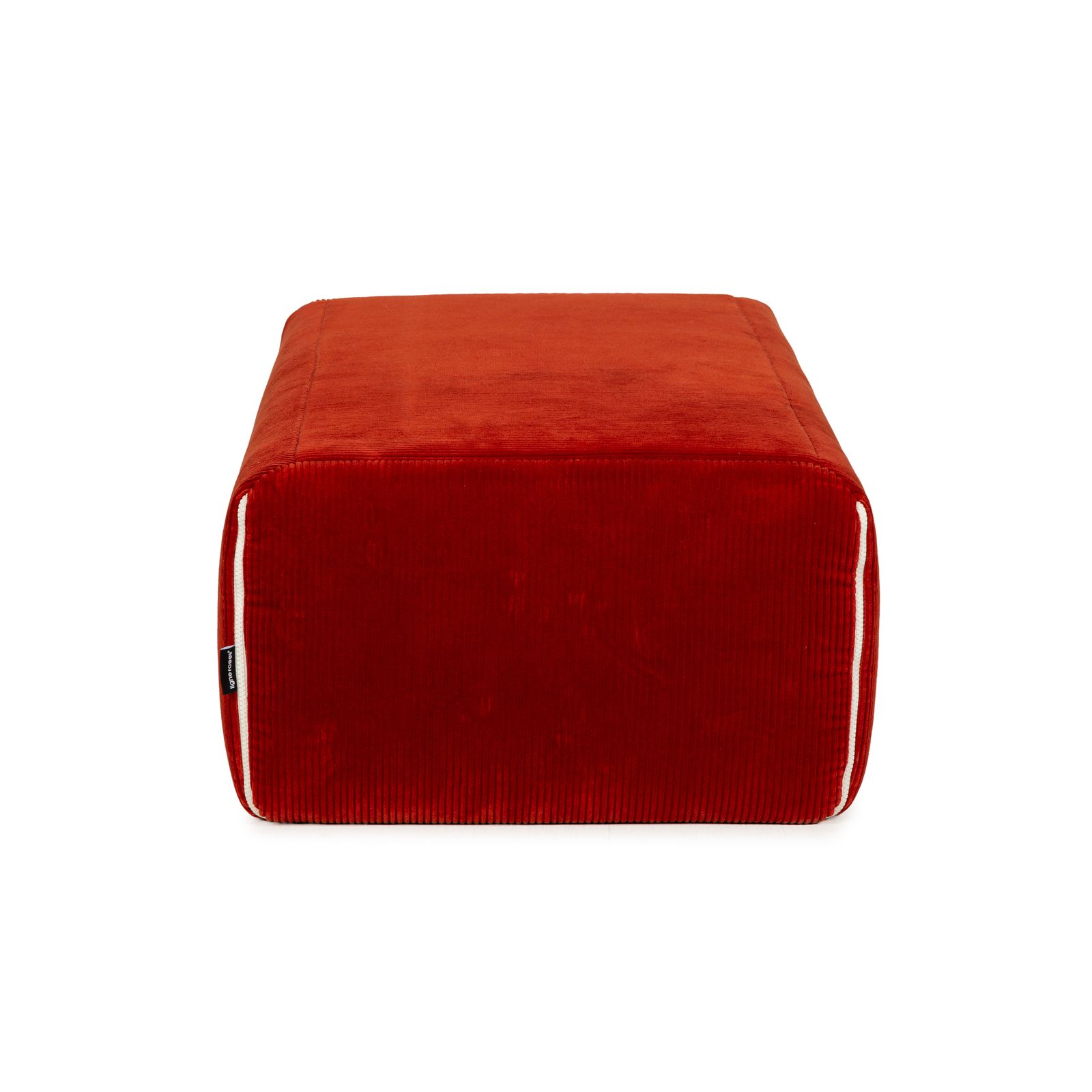photo furniture Pouf Ligne Roset Plumy en tissu rouge