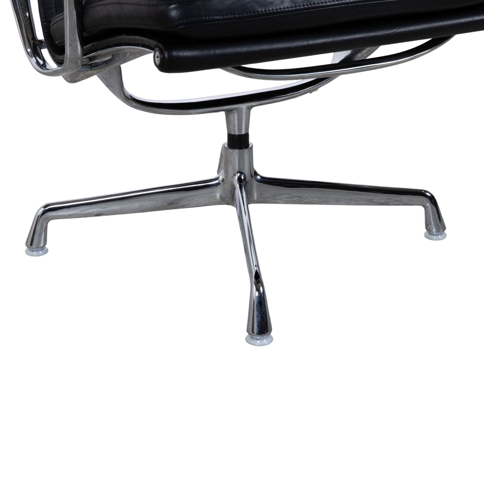 Fauteuil Vitra EA 222 en cuir noir, fonction manuelle photo for sale