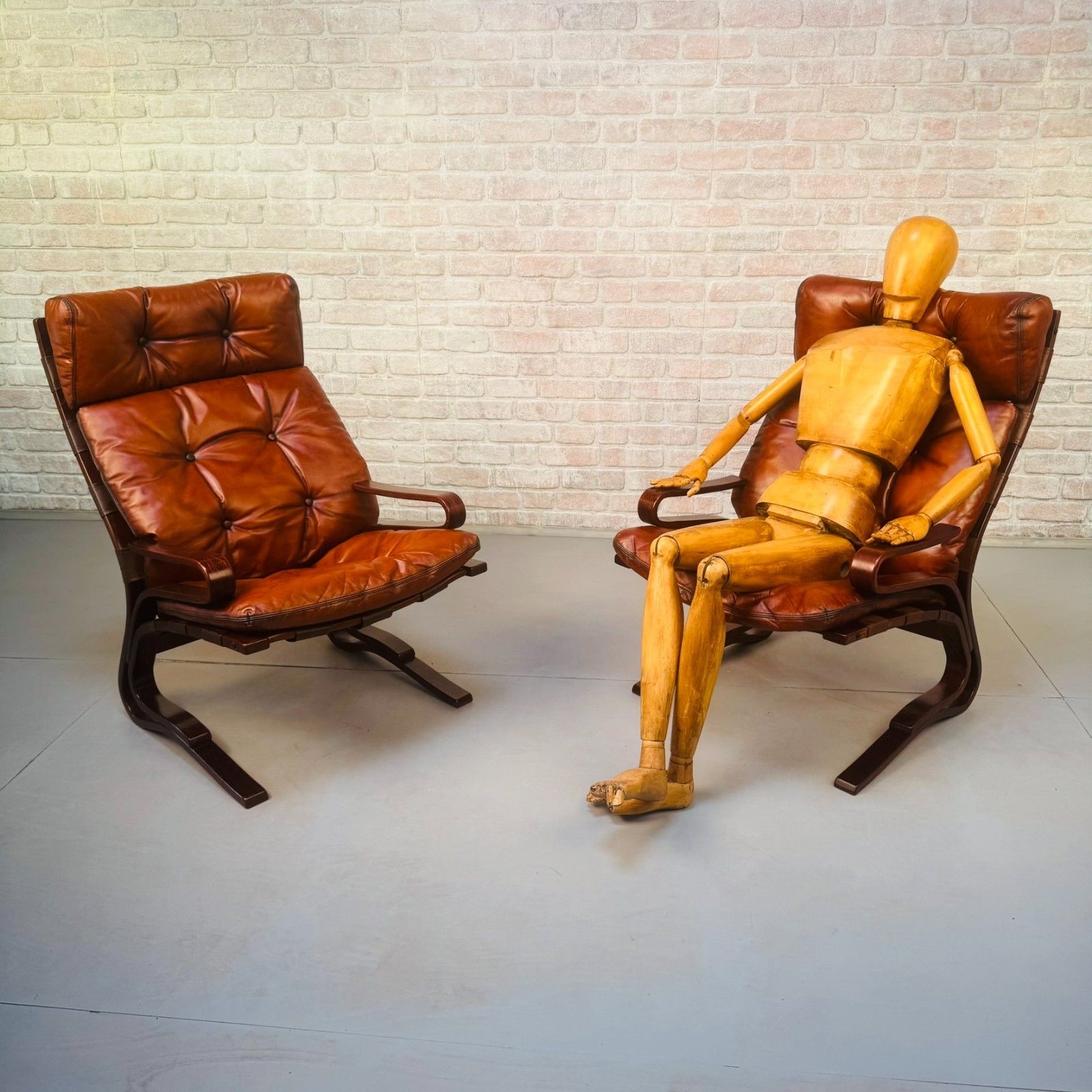 Vintage 1970s Hove Mobler Skyline Lounge Chairs Tan Leather Bentwood Beech photo vinterior