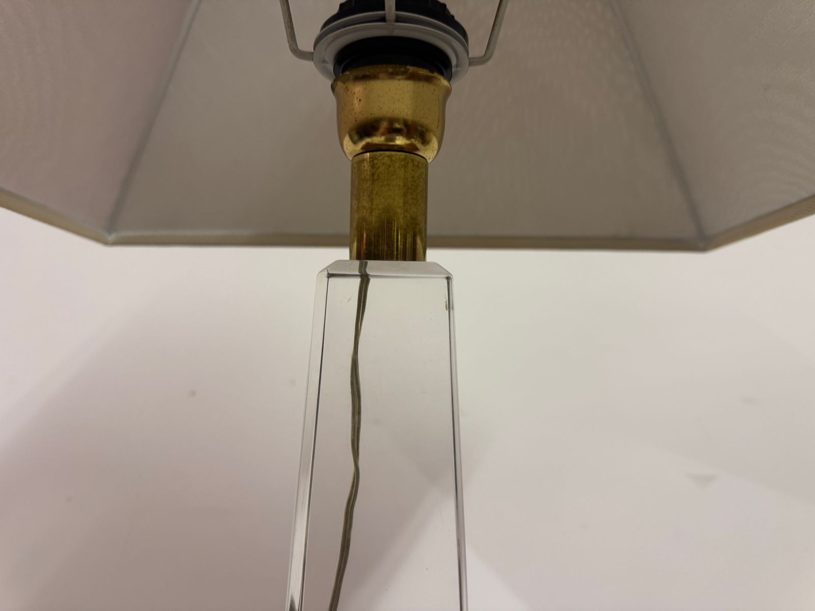 1970s Lucite And Brass Table Lamp In The Style Of Sandro Petti photo vinterior