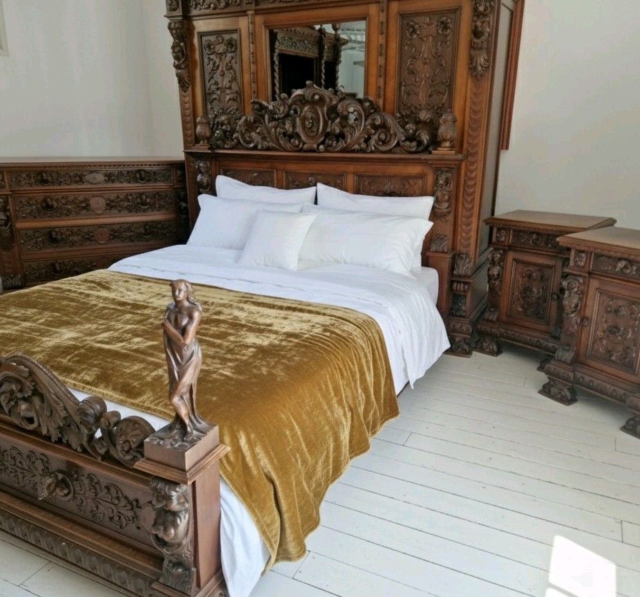 Antique Renaissance Bedroom Set King Size Bed Carved Walnut Italian Gothic Style photo 15950.0