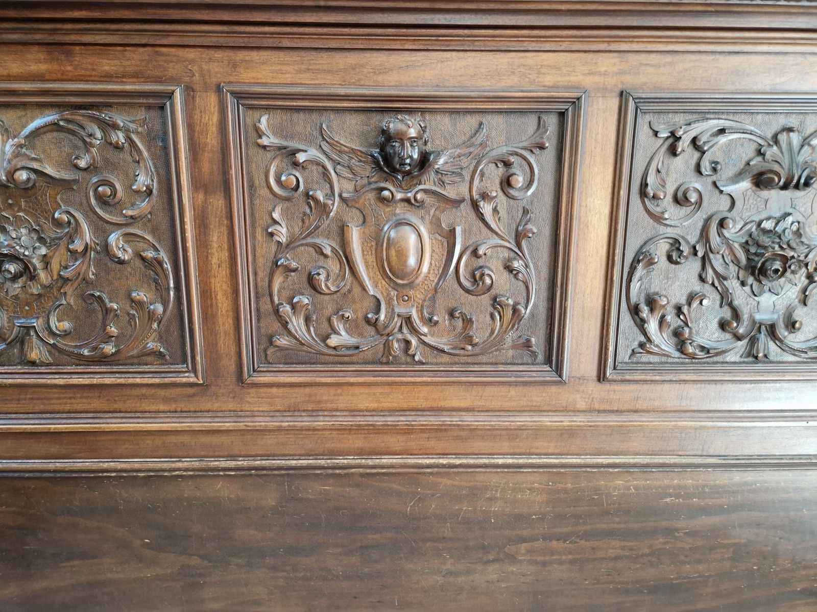 Antique Renaissance Bedroom Set King Size Bed Carved Walnut Italian Gothic Style photo vinterior